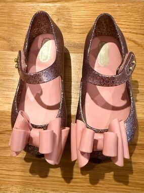 Size 8 Toddler Mini Melissa Girls’ pink purple Glitter Mary Janes with Pink Bow